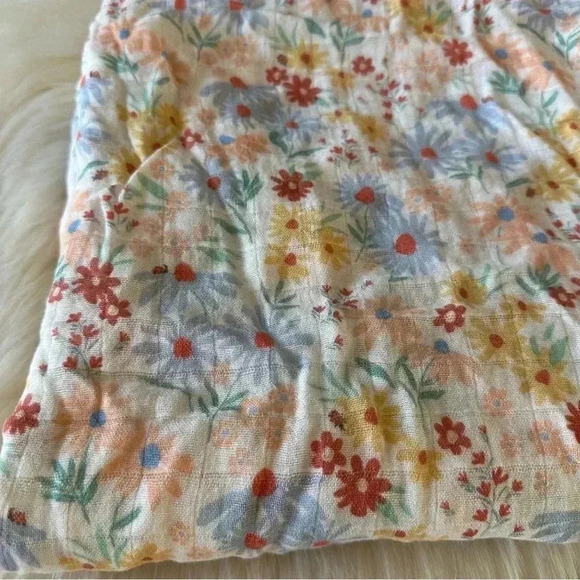 Spearmint Love 100% Cotton Floral Muslin Swaddle Blanket - Picture 2 of 6